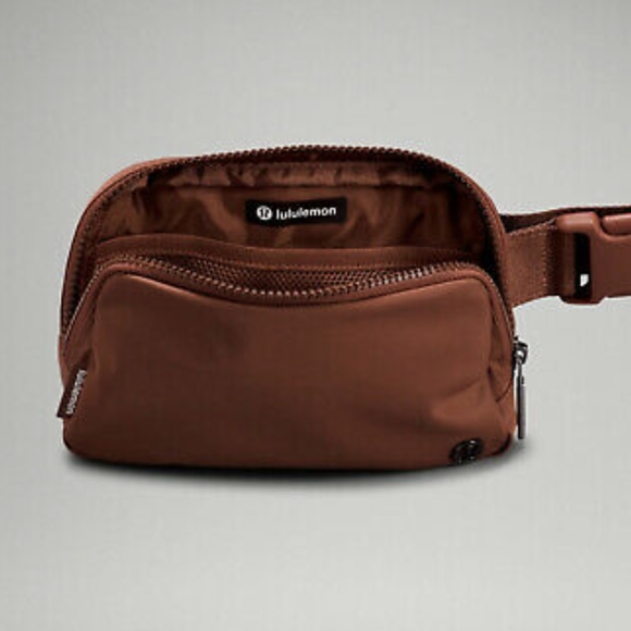 Lululemon Everywhere Belt Bag extended size - Picture 3 of 4